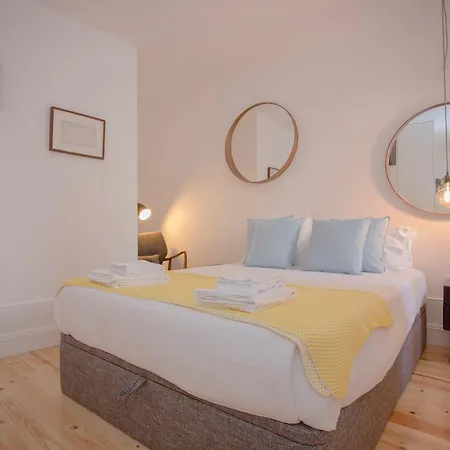 Liiiving In - Clerigos Terrace Apartment *