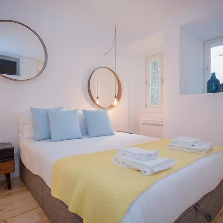 Liiiving In - Clerigos Terrace Apartment *