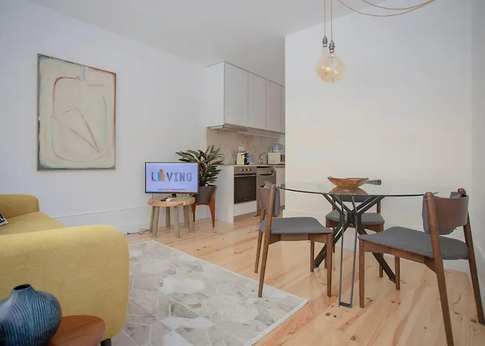 Liiiving In - Clerigos Terrace