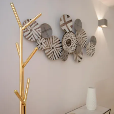 Liiiving In - Clerigos Terrace *