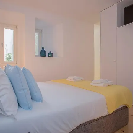 Liiiving In - Clerigos Terrace Apartman