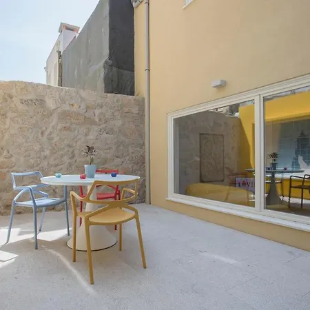 Liiiving In - Clerigos Terrace Apartman *